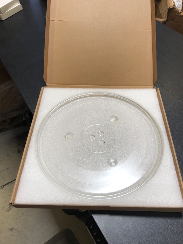 Photo 2 of 12.4" Microwave Turntable Plate, 12 3/8" Glass Cooking Tray w/a Glove, 12.4-inch Turntable Replacement for Panasonic Emerson Frigidaire Oster Toshiba GE, Turntable Diameter 12.4 inch (31.5 cm)
