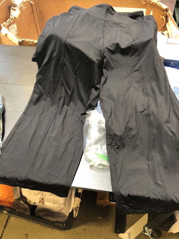 Photo 1 of large black high waisted capri legging wide leeg has pockets