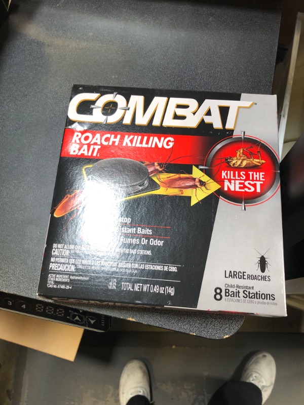 Photo 2 of Combat  Killing Bait, Roach Bait Station For Large Roaches, Kills The Nest, Child-Resistant, 8 Count