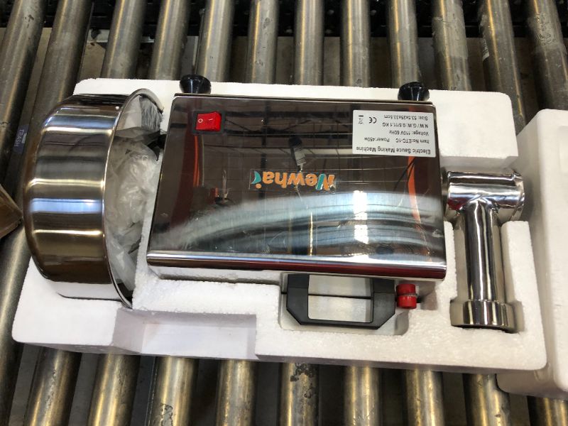 Photo 1 of Newhai 450W Electric Tomato Strainer Commercial Tomato Milling Machine Stainless Steel Food Press Tomato Sauce Maker Food Squeezer Tomato Sauce Machine for Tomato Strawberry and Blueberry Sauce
