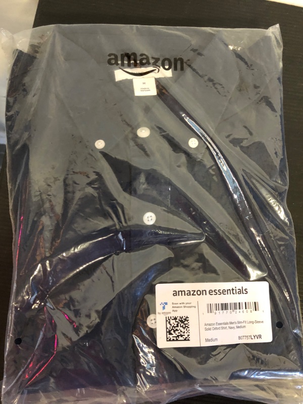 Photo 1 of Size M--Amazon Essentials Men's Slim-Fit Long-Sleeve Oxford Shirt