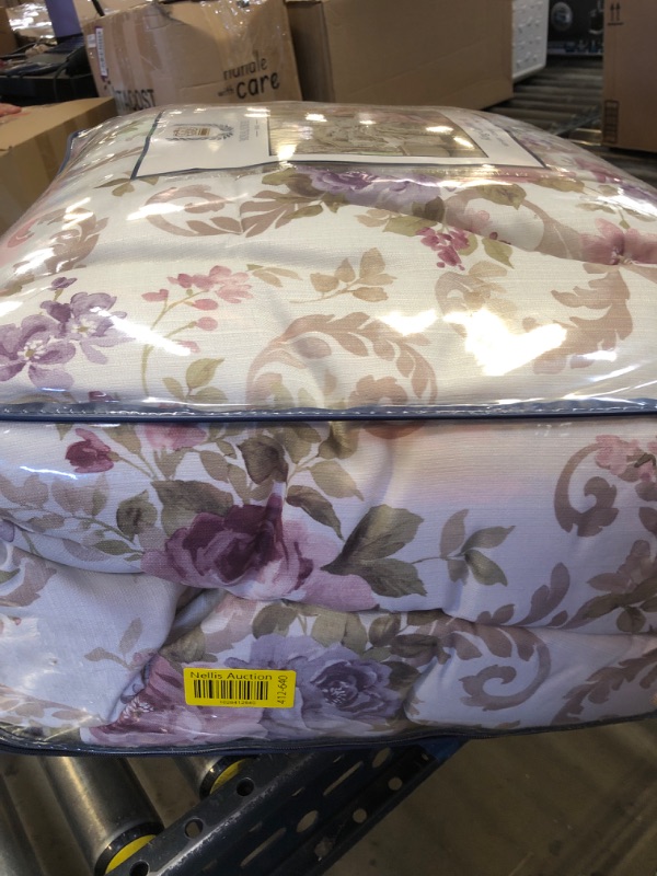 Photo 3 of Royal Court Chambord Classic Floral 4 Piece Comforter Set, Lavender, King 104x92
