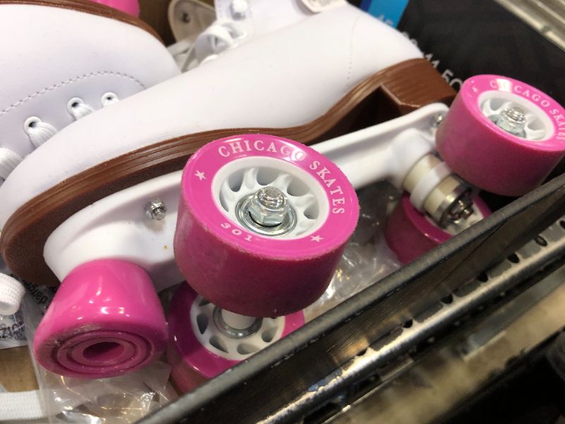 Photo 2 of Chicago Women's Rink Skate Size 9
