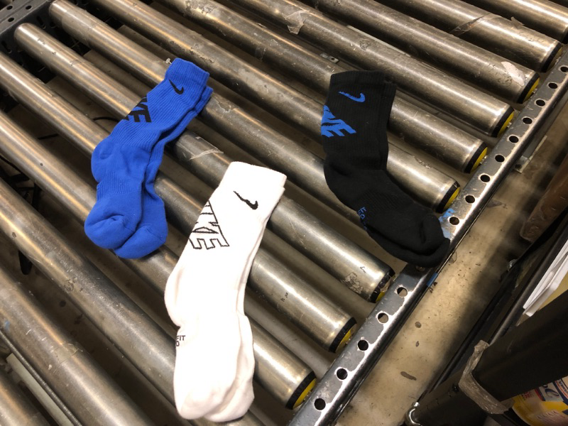 Photo 1 of Nike Socks, 3 Pack