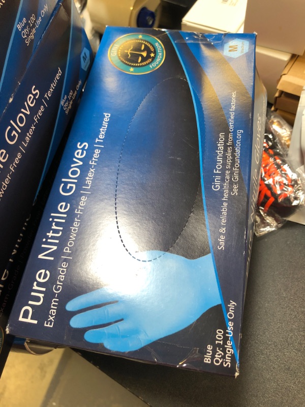 Photo 1 of pure nitrile gloves 100 pcs size med