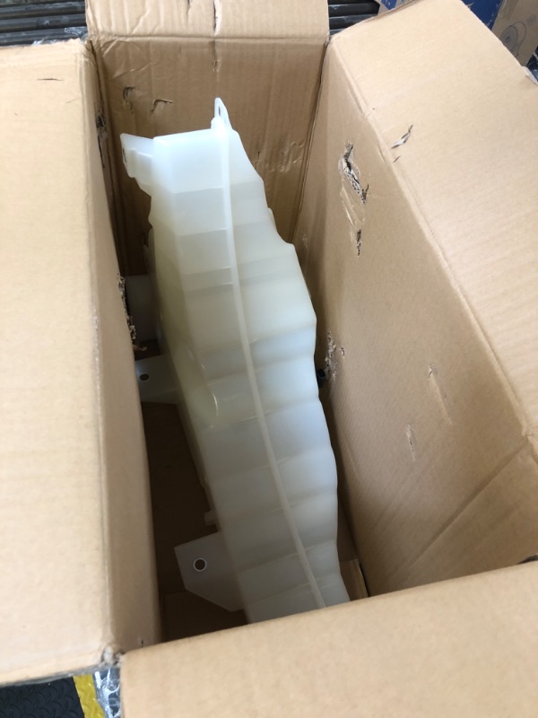 Photo 2 of Replacement Coolant Reservoir Tank - Compatible with Freightliner Vehicles - Cascadia, Century Class, Columbia, Coronado, FLD020SD, M2 106, M2 112 - Replaces 525263005, A05-25263-006, A0533118000

