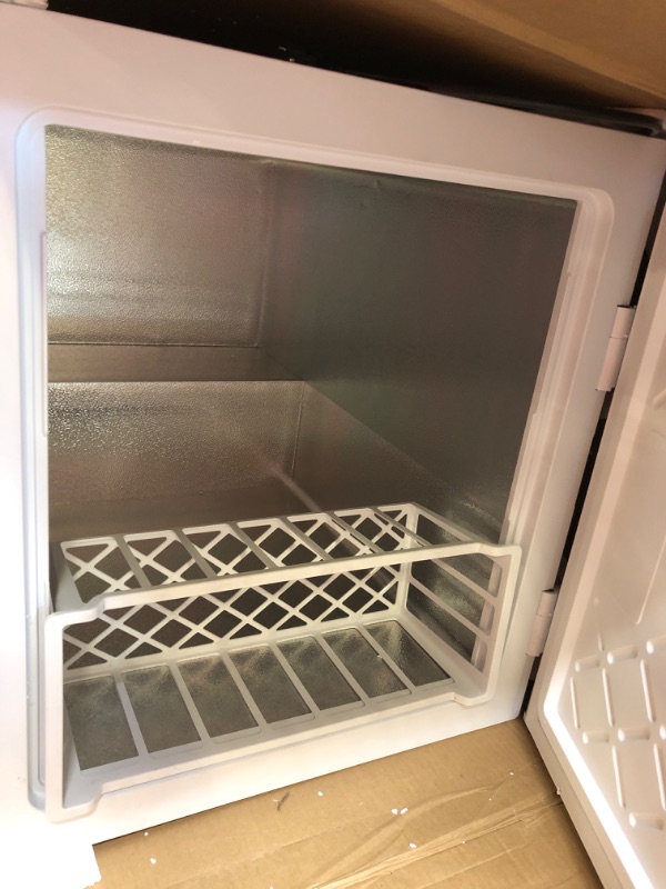 Photo 5 of 23.62 in. 5 Cu.ft. Convertible Freezer, Manual Defrost Chest Freezer with Flat Back Design and Garage Ready in White
