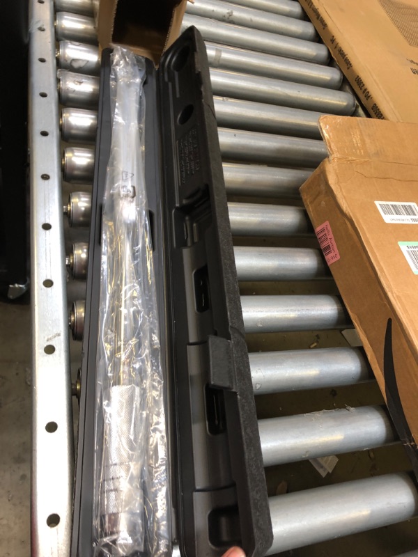 Photo 2 of Amazon Basics 1/2-Inch Drive Click Heavy-Duty Torque Wrench - 25-250 foot-lb, 33.9-338.9 Nm 1/2-Inch 25-250 ft.-lb