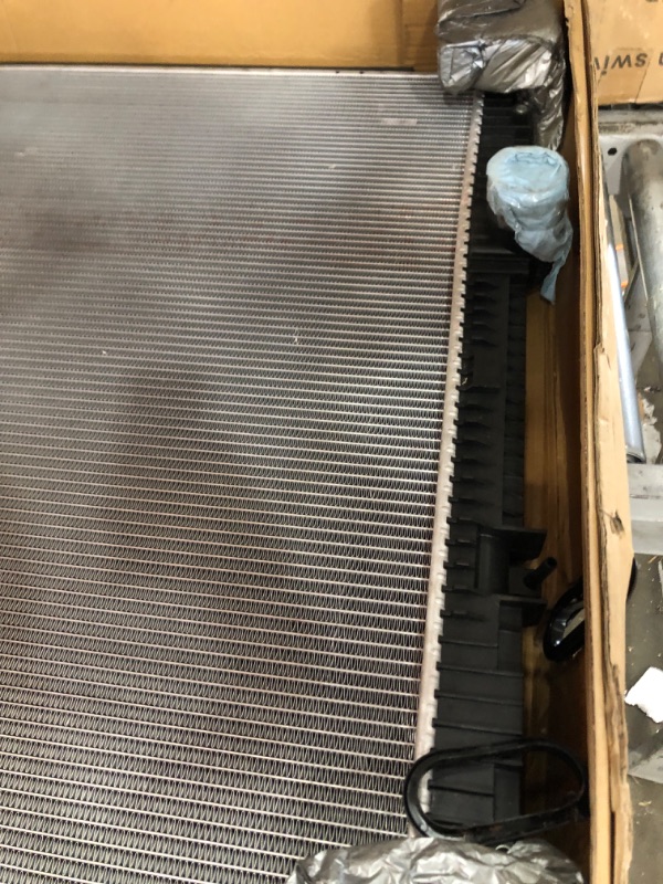 Photo 4 of ***MINOR DAMAGE SHOWN ***Agility Auto Parts 8070063 Heavy Duty Radiator for 2008-2013 Kenworth, Peterbilt-384, 386, 389, T400, T800, W900