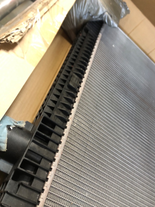 Photo 3 of ***MINOR DAMAGE SHOWN ***Agility Auto Parts 8070063 Heavy Duty Radiator for 2008-2013 Kenworth, Peterbilt-384, 386, 389, T400, T800, W900