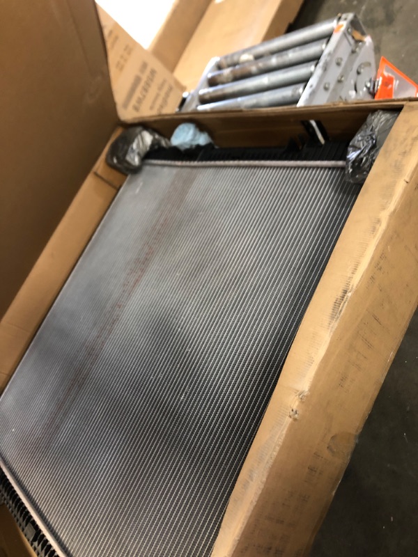 Photo 2 of ***MINOR DAMAGE SHOWN ***Agility Auto Parts 8070063 Heavy Duty Radiator for 2008-2013 Kenworth, Peterbilt-384, 386, 389, T400, T800, W900