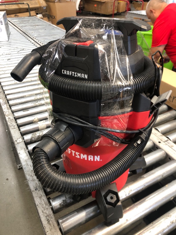 Photo 2 of **SEE NOTES**CRAFTSMAN 4-Gallons 3.5-HP Corded Wet/Dry Shop Vacuum with Accessories Included
