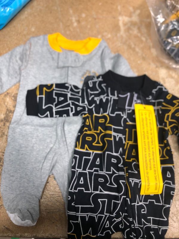 Photo 1 of Amazon Essentials Unisex Babies' Footed Sleepers STAR WARS (PREEMIE)