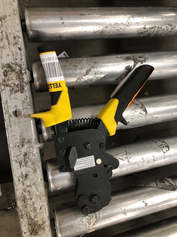 Photo 2 of 3/8 in. to 1 in. 1-Hand PEX-B Pinch Clamp Tool
