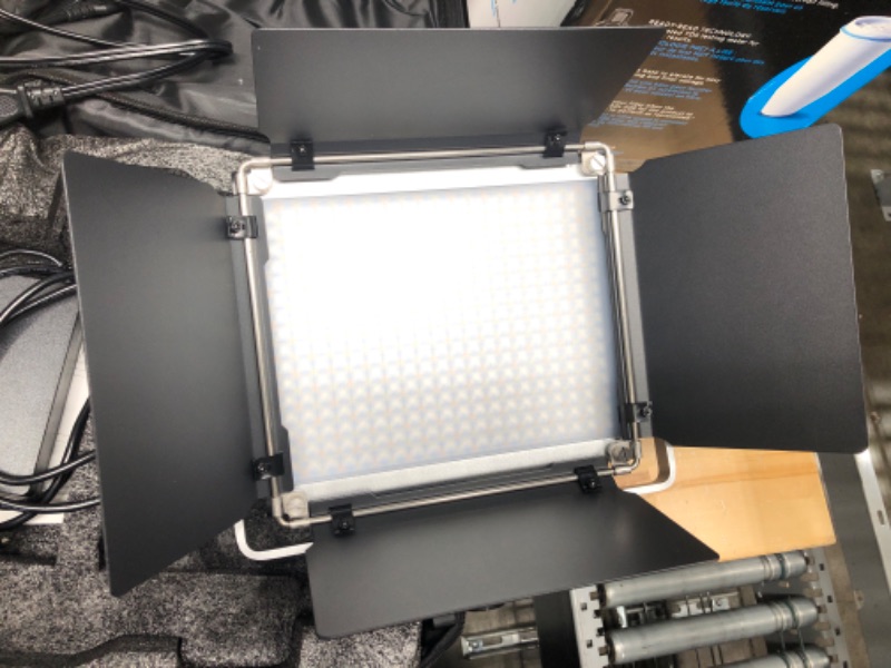 Photo 2 of 
Neewer 660 PRO RGB Led Video Light with APP Control, 50W Video Lighting 360°Full Color, CRI 97+ with Barndoor/U Bracket for Gaming, Streaming, YouTube,...