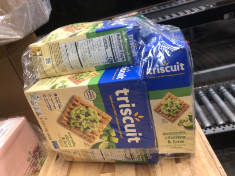 Photo 2 of *10/3/2024* Triscuit Avocado, Cilantro & Lime Whole Grain Wheat Crackers, 6 - 8.5 oz Boxes 8.5 Ounce (Pack of 6)