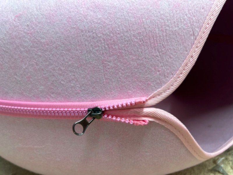 Photo 1 of ***TUNNEL DIAMETER APPRX. 24" **ZIPPER IS DAMAGED**
Cat Tunnel Bed, Cat Cave Bed, Large Cat House for Pet Cat Cave ?Detachable Round Felt & Washable Interior Cat Play Tunnel for Small Pets (Pink)
