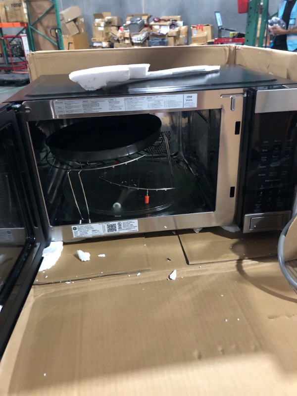 Photo 3 of ***NON REFUNDABLE******PARTS ONLY***GE JES1109RRSS 1.0 Cu. Ft. Capacity Countertop Convection Microwave Oven with Air Fry, Stainless Steel