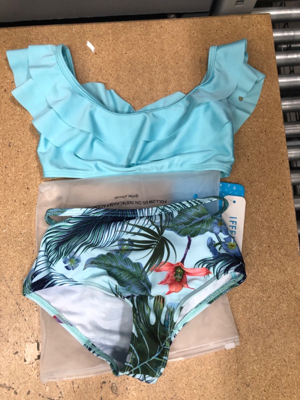 Photo 1 of little girl bathing suit size 5t 