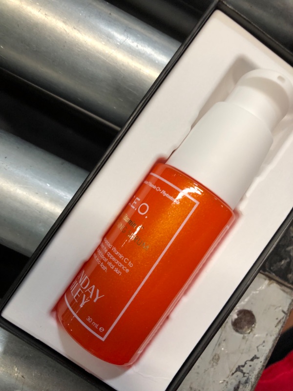 Photo 3 of ***(EXP: )NONREFUNDABLE***Sunday Riley CEO 15% Vitamin C Brightening Serum