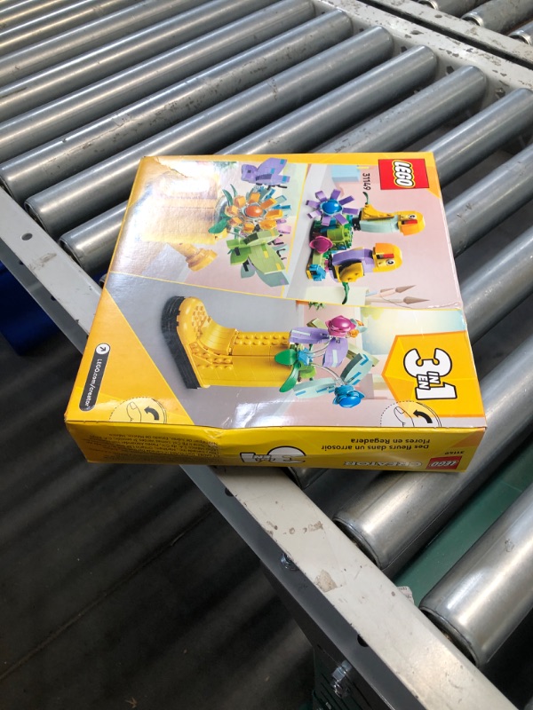 Photo 2 of ***FACTORY SEALED***Creator 3 in 1 Flowers in Watering Can Building Toy 31149