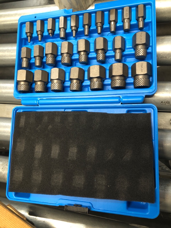 Photo 2 of **MINOR DAMAGE READ NOTES**
25Pcs Screw Extractor Set, Hex Head Multi-Spline Easy Out Bolt Extractor Set, Damaged Screw Extractor Set, Cr-Mo Rounded Bolt Remover