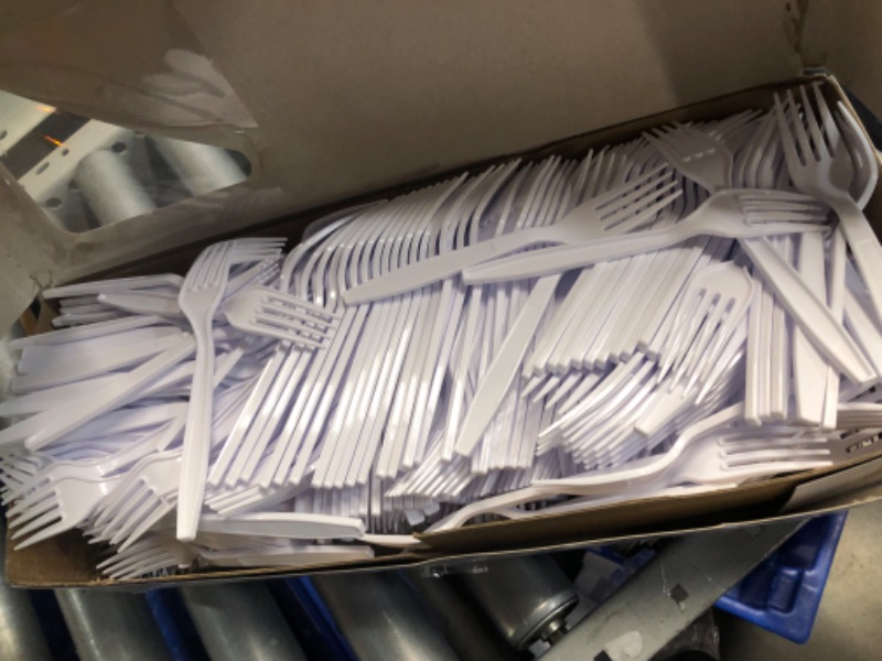 Photo 3 of [500 Pack] Extra Heavyweight Disposable White Forks