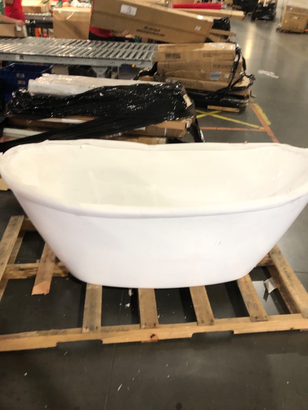 Photo 3 of ***PICKUP/ TRAILER PICK UP ONLY*** Empava EMPV-FT1518 67" Acrylic Freestanding Bathtub 67 Inch