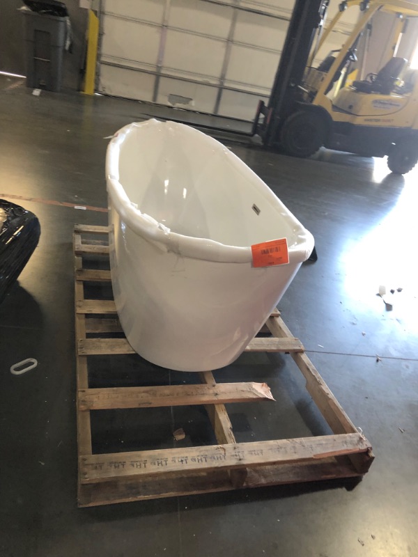 Photo 4 of ***PICKUP/ TRAILER PICK UP ONLY*** Empava EMPV-FT1518 67" Acrylic Freestanding Bathtub 67 Inch