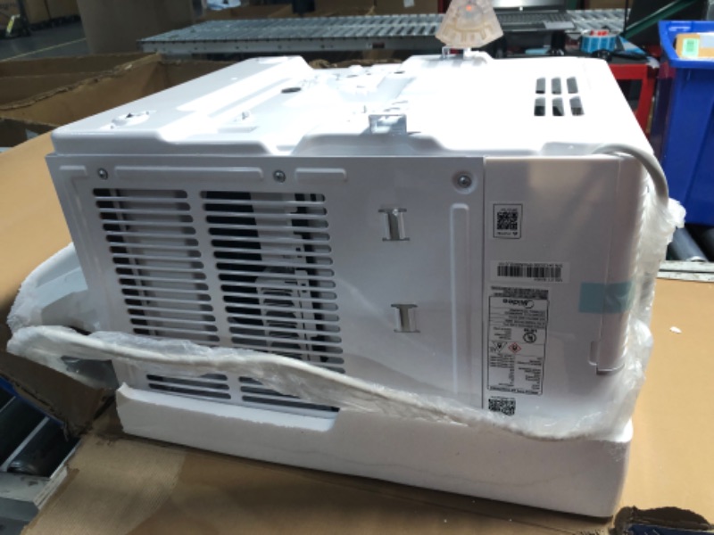 Photo 5 of ***USED - LIKELY MISSING PARTS - UNABLE TO VERIFY FUNCTIONALITY***
Midea 8000 BTU Window Air Conditioner with Heat, Inverter Tech Ultra-Quiet Operation, 35% Energy-Saving, APP & Voice Smart Control, Energy Star Rated, Cools up to 350 Sq. Ft., fits Summer 