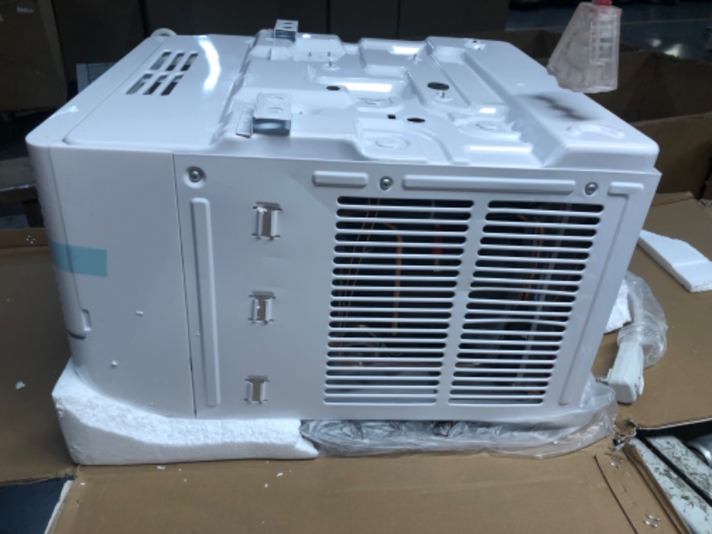 Photo 8 of ***USED - LIKELY MISSING PARTS - UNABLE TO VERIFY FUNCTIONALITY***
Midea 8000 BTU Window Air Conditioner with Heat, Inverter Tech Ultra-Quiet Operation, 35% Energy-Saving, APP & Voice Smart Control, Energy Star Rated, Cools up to 350 Sq. Ft., fits Summer 