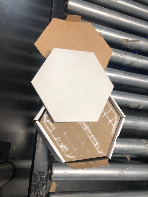 Photo 1 of *** PALLET OF GENERAL MERCHANDISE TRUCK/TRAILER PICKUP ONLY***Satori Nouveau Crema 7-in x 8-in Matte Porcelain Hexagon Encaustic Floor and Wall Tile (0.28-sq. ft/ Piece) 84 cartons
840 total tiles
