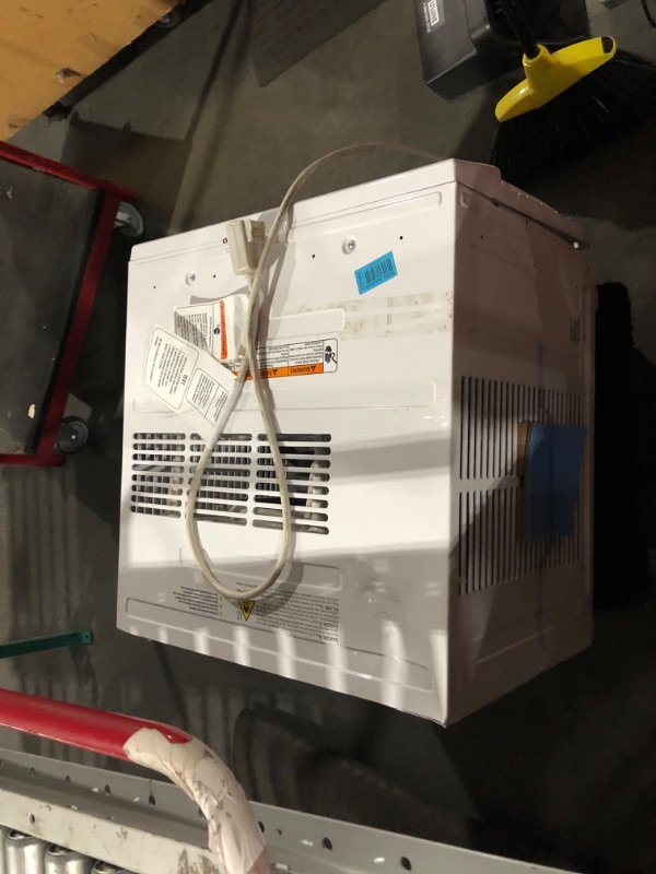 Photo 2 of ***DAMAGED - NO PACKAGING - UNTESTED - SEE COMMENTS***
Whirlpool 15,000 BTU 115V Window Air Conditioner Cools 700 Sq. Ft. with ENERGY STAR and Remote in White