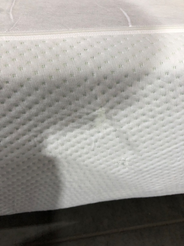 Photo 6 of ***TRUCK/TRAILER PICKUP - USED - DIRTY - NO PACKAGING - SEE COMMENTS***
ZINUS 12 Inch Green Tea Memory Foam Mattress, California King, Fiberglass Free, Patented Custom Contour Support, Sturdy Base Foam, CertiPUR-US Certified, Mattress in A Box, White