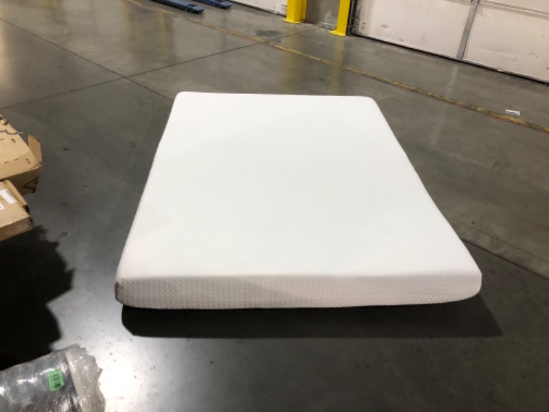 Photo 3 of ***USED - DIRTY - NO PACKAGING***
Queen Mattress Medium Firm 6 in. Bed-in-a-Box Mattress Queen Size 79"L x 59"W x 6"Th