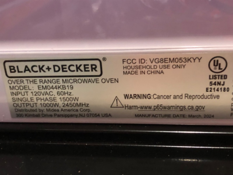 Photo 3 of ***HEAVILY USED AND DIRTY - MISSING PARTS - SEE COMMENTS***
BLACK+DECKER EM044KB19 Over The Range Microwave Oven with One Touch, 1000 Watts, 400 CFM and Sensor Cooking, OTR 1.9 Cu.ft