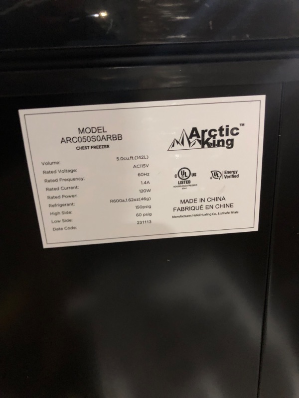 Photo 5 of ***MINOR DENTS. SEE PHOTOS***
Arctic King ARC050S0ARBB 5.0 Cu.ft Chest Freezer with Removable Basket, Black