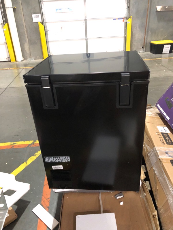 Photo 4 of ***MINOR DENTS. SEE PHOTOS***
Arctic King ARC050S0ARBB 5.0 Cu.ft Chest Freezer with Removable Basket, Black