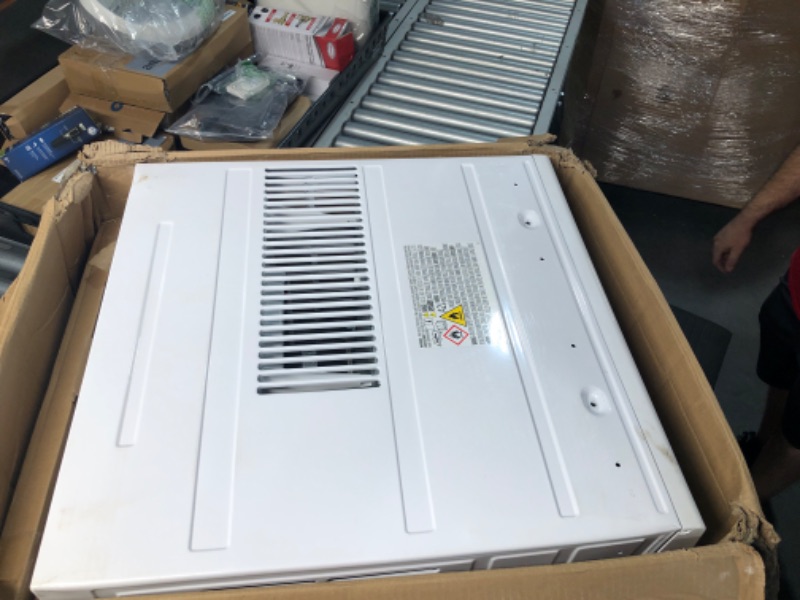 Photo 2 of ** Dirty / Untested ** 1000 Sq. Ft 18,000 BTU Window Air Conditioner