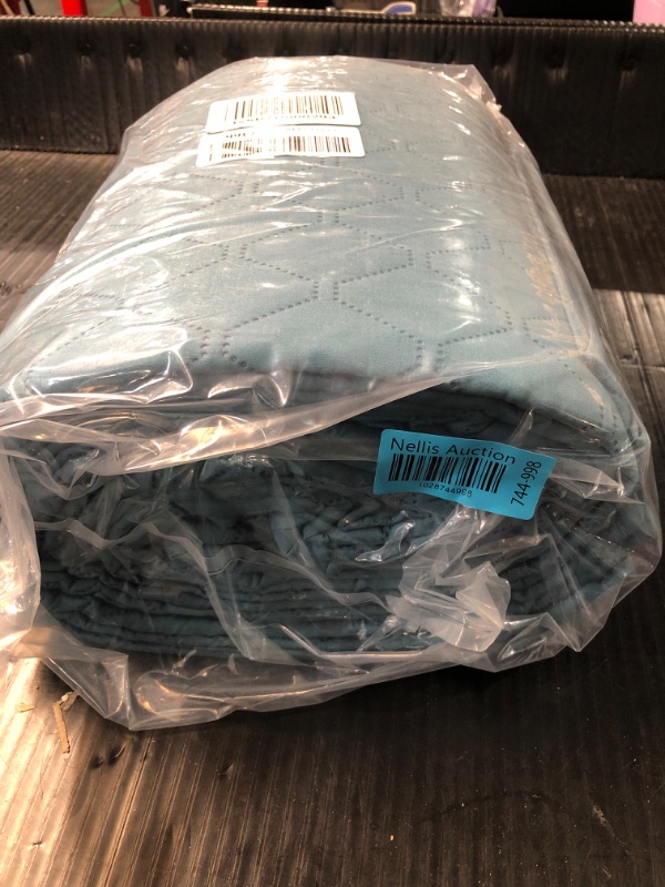 Photo 3 of ** NO PACKAGE UNABLE TO CHECK SIZE** Exclusivo Mezcla Ultrasonic California King Size Quilt Bedding Set with Pillow Shams, Lightweight Quilts Cal King Size, Soft Bedspreads Bed Coverlets for All Seasons - (Dusty Teal, 112"x104")