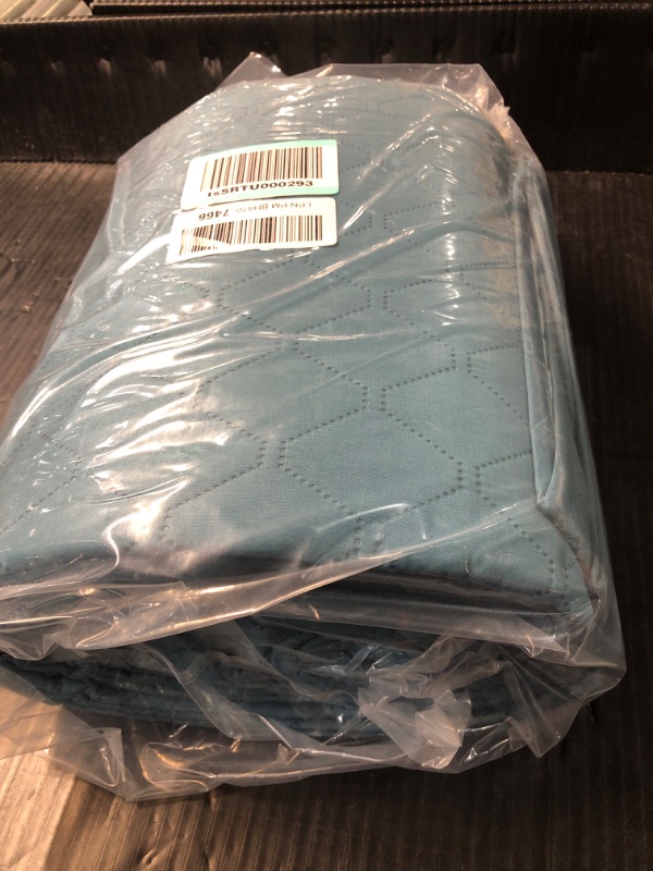 Photo 2 of ** NO PACKAGE UNABLE TO CHECK SIZE** Exclusivo Mezcla Ultrasonic California King Size Quilt Bedding Set with Pillow Shams, Lightweight Quilts Cal King Size, Soft Bedspreads Bed Coverlets for All Seasons - (Dusty Teal, 112"x104")