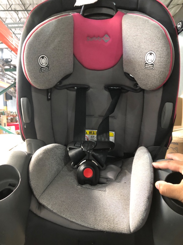 Photo 3 of **MINOR DAMAGE STAINS NEEDS TO BE CLEANED**
Safety 1??® Crosstown DLX All-in-One Convertible Car Seat, Cabaret Cabaret Crosstown DLX