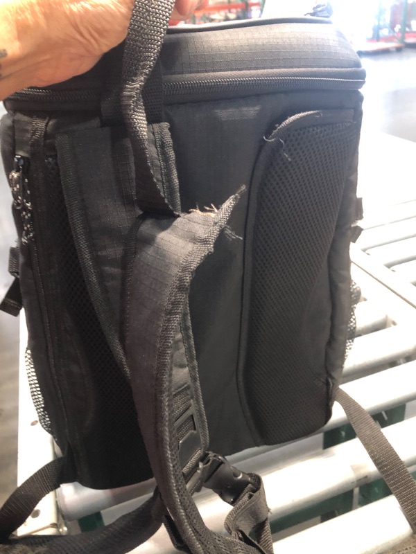 Photo 3 of **BACK STRAP RIPPED**
Igloo 28-30 Can Large Portable Insulated Soft Cooler Backpack Carry Bag Black