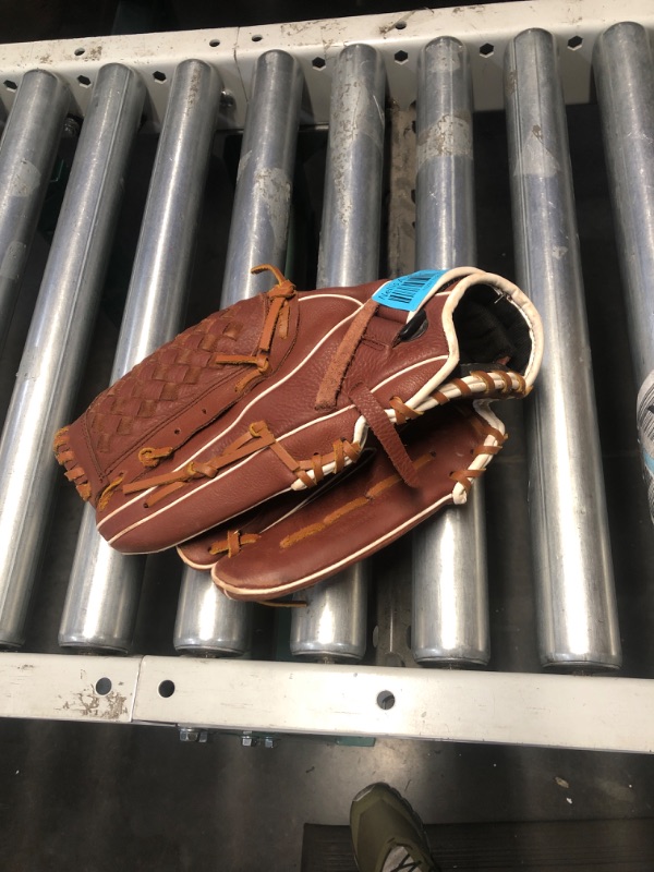 Photo 1 of ***MAJOR DAMAGE***
BROWN LEATHER ADULT BASEBALL MIT 