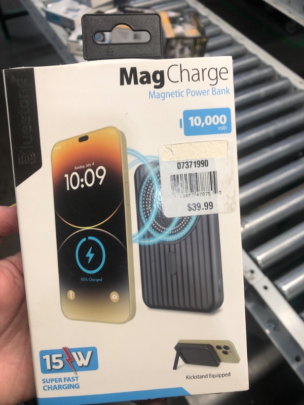 Photo 1 of MAG CHARGE MAGNETIC POWER BANK