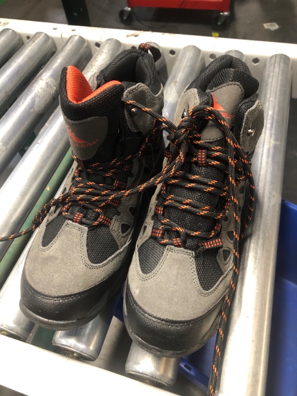 Photo 1 of BOYS 7 SIERRA BOOT