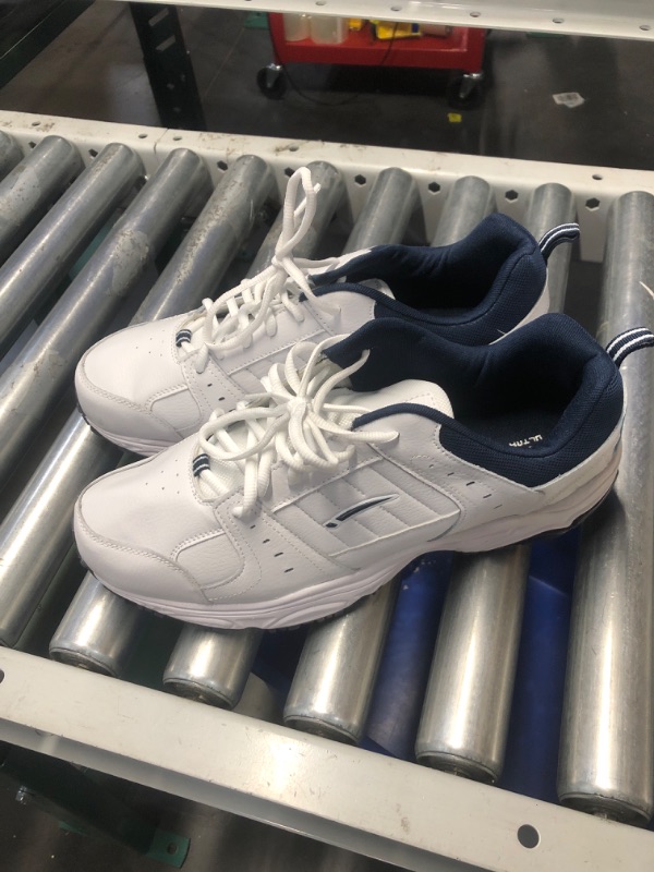 Photo 1 of LA GEAR WOMENS 13 SNEAKER WHITE