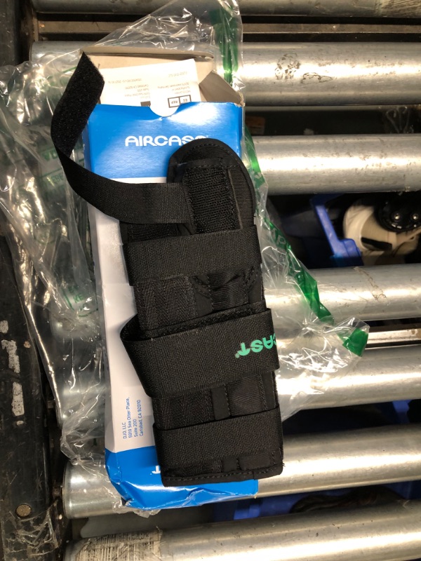 Photo 1 of Aircast A2 Wrist Support Brace with Thumb Spica Large Right Hand