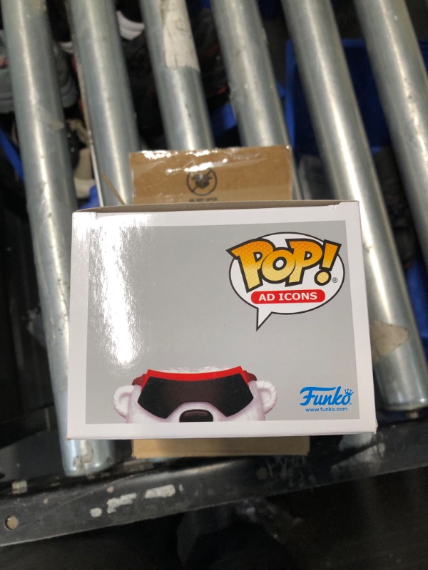 Photo 3 of Funko Pop! Ad Icons: 90's Coca-Cola Polar Bear Flocked