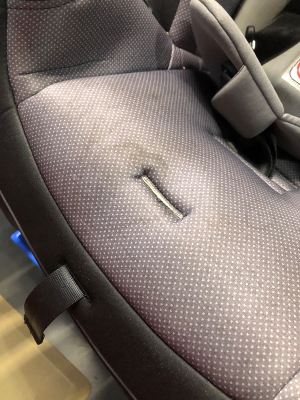 Photo 7 of ***HEAVILY USED AND DIRTY - NO PACKAGING - SEE PICTURES***
Safety 1st Grow and Go All-in-One Convertible Car Seat High Street Original